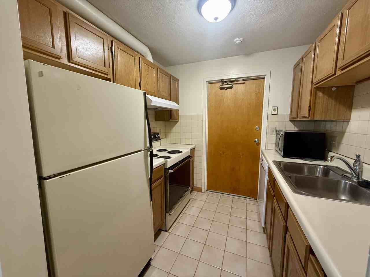 38 Middle St #1 - Photo 3 of 12