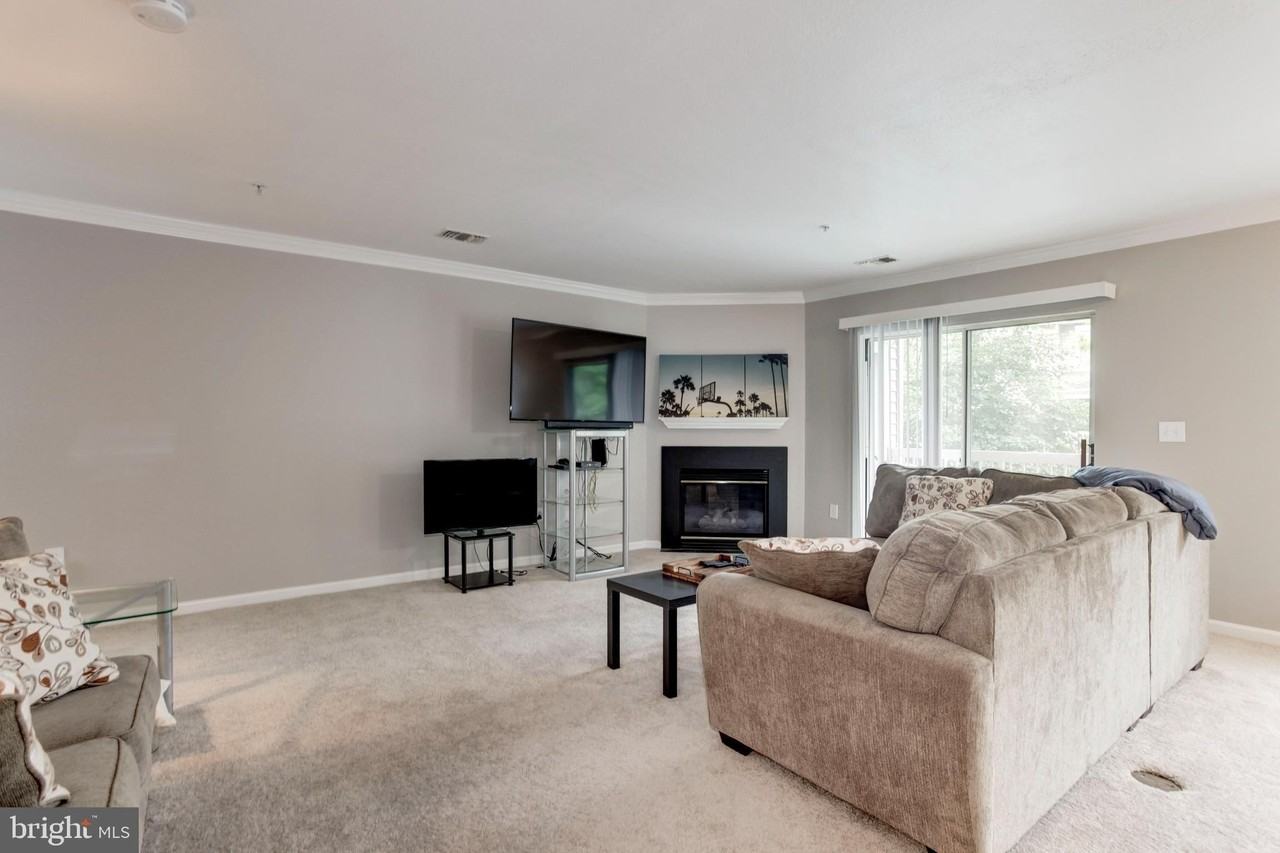 12852 Fair Briar Ln - Photo 2 of 37
