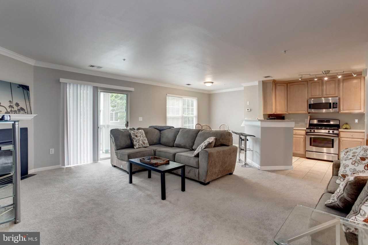 12852 Fair Briar Ln - Photo 3 of 37