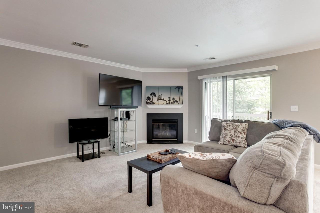 12852 Fair Briar Ln - Photo 4 of 37