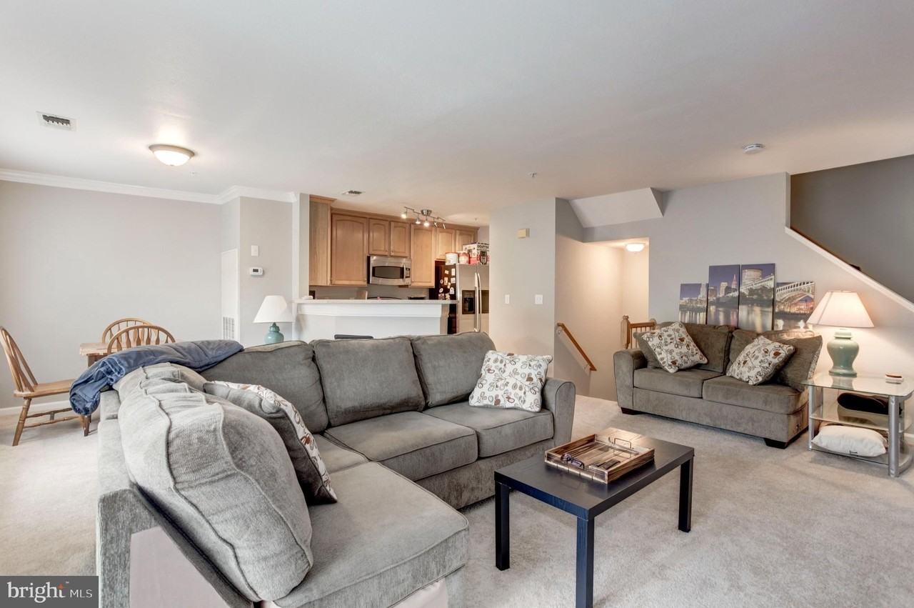 12852 Fair Briar Ln - Photo 5 of 37