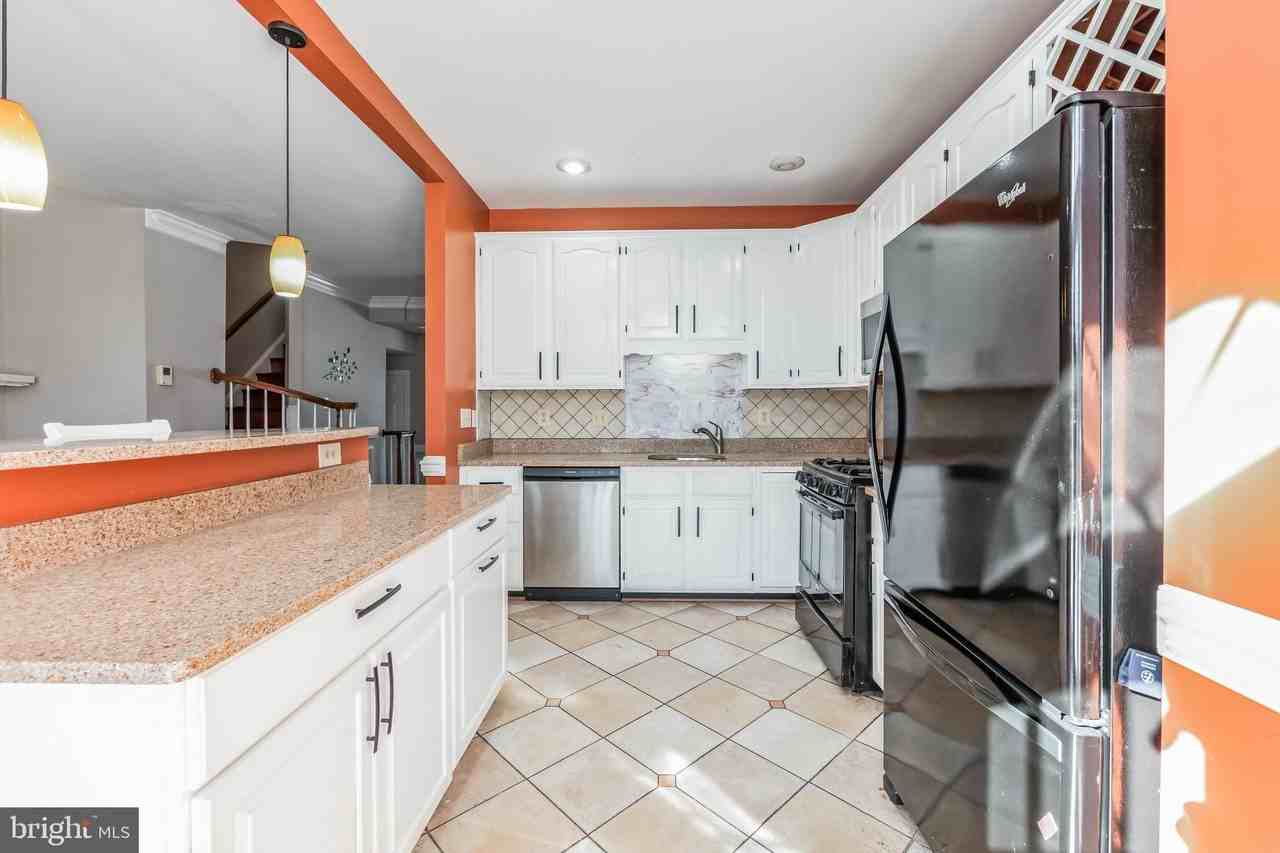 2145 Wolftrap Ct - Photo 2 of 41
