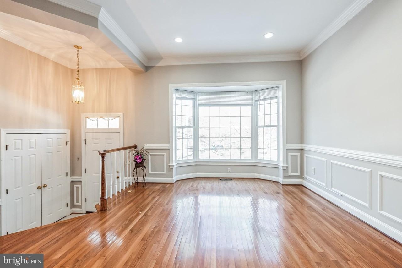 2145 Wolftrap Ct - Photo 6 of 41