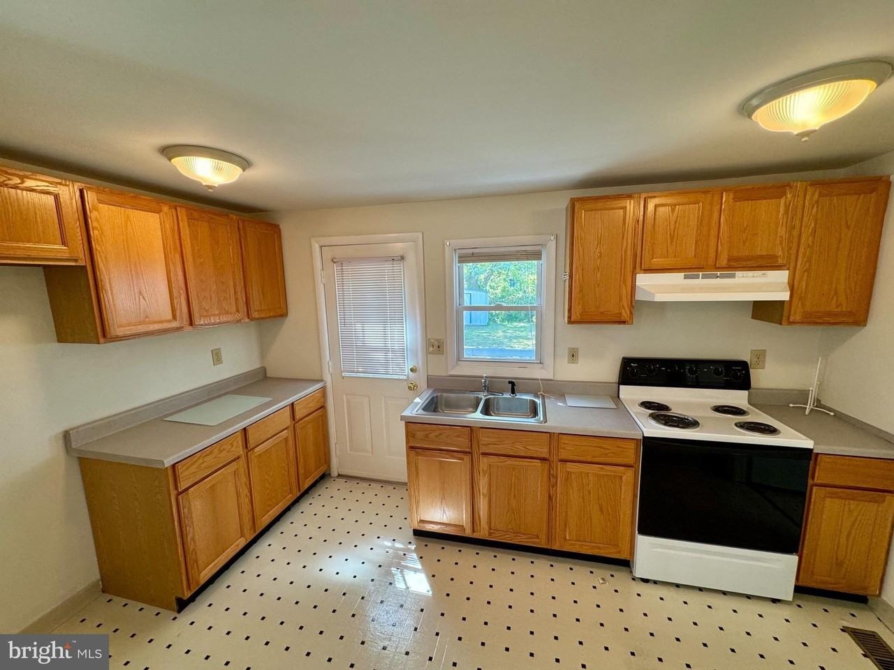 124 10th St - Photo 3 of 20