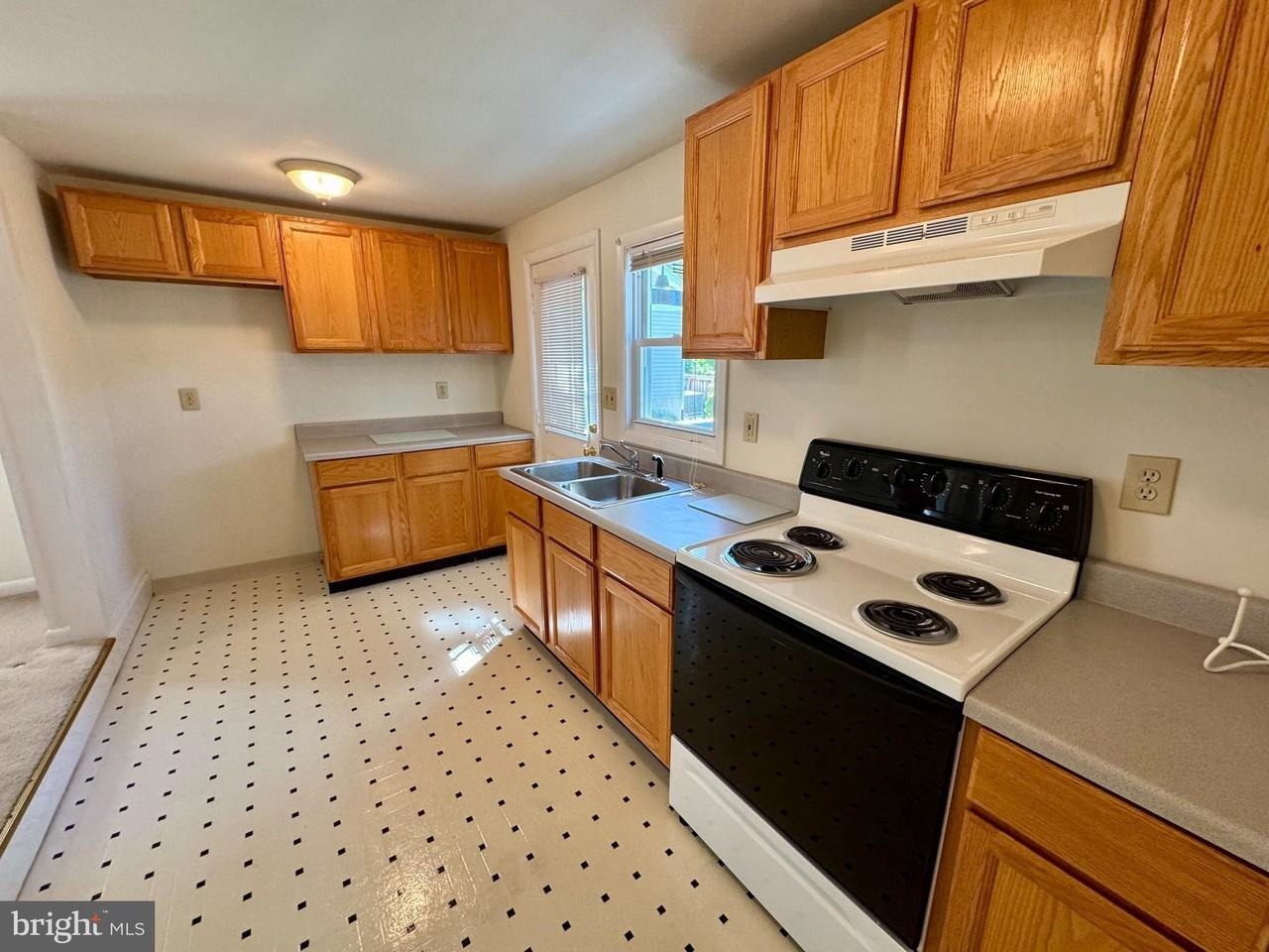 124 10th St - Photo 4 of 20
