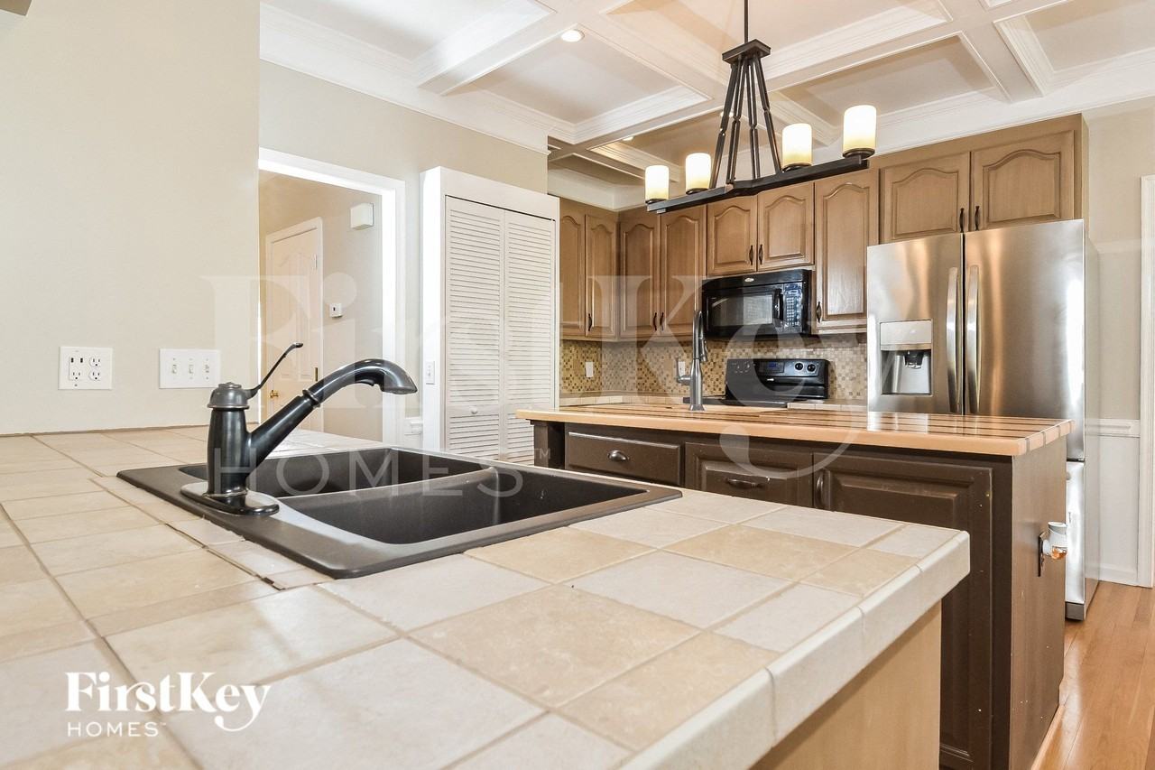 5102 Birnamwood Trl - Photo 6 of 15