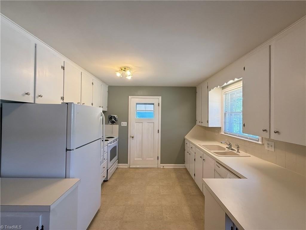 1407 Capri Rd - Photo 3 of 20