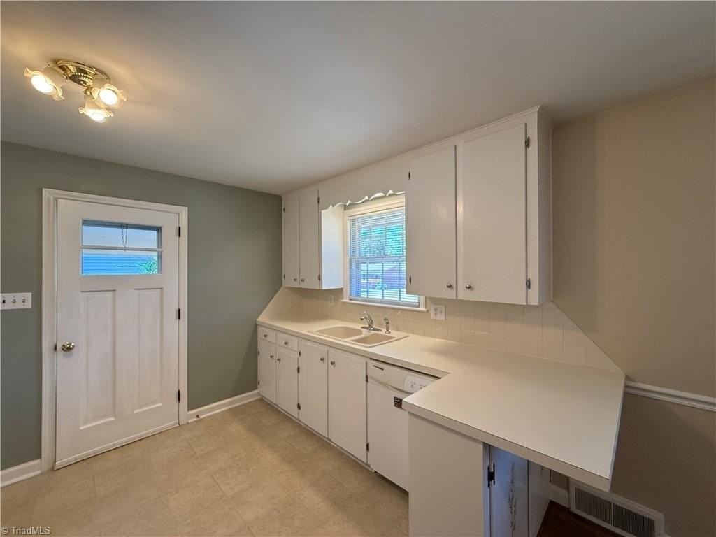 1407 Capri Rd - Photo 5 of 20