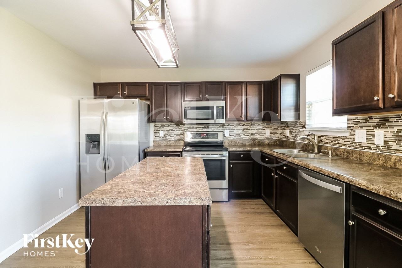 6618 Glenville Dr - Photo 6 of 15