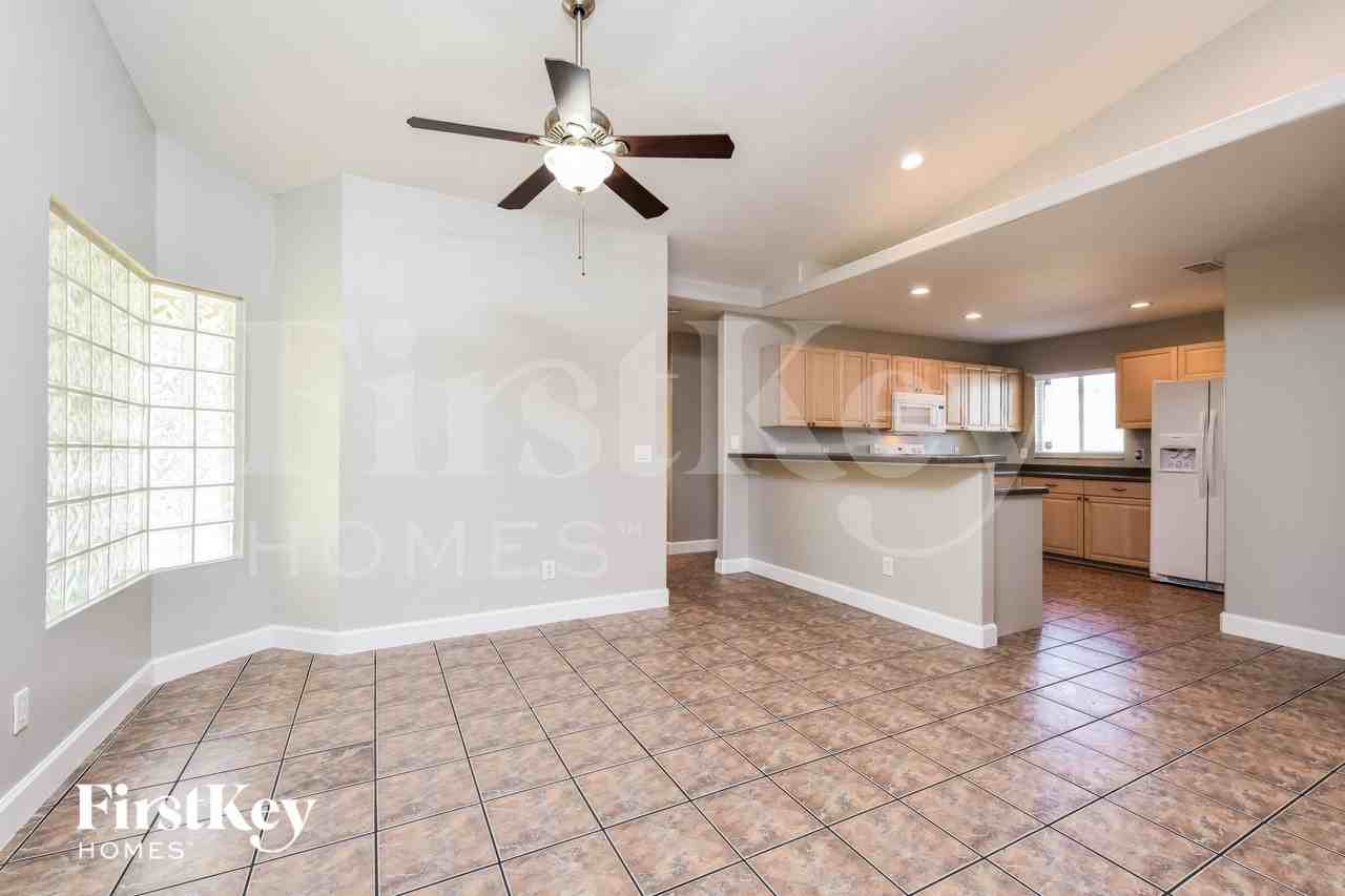 18606 Cedar Dr E - Photo 5 of 15