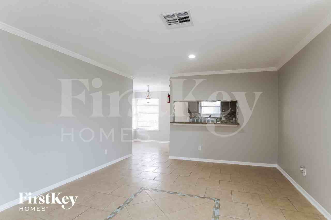 1710 Kenwick Pl - Photo 3 of 15