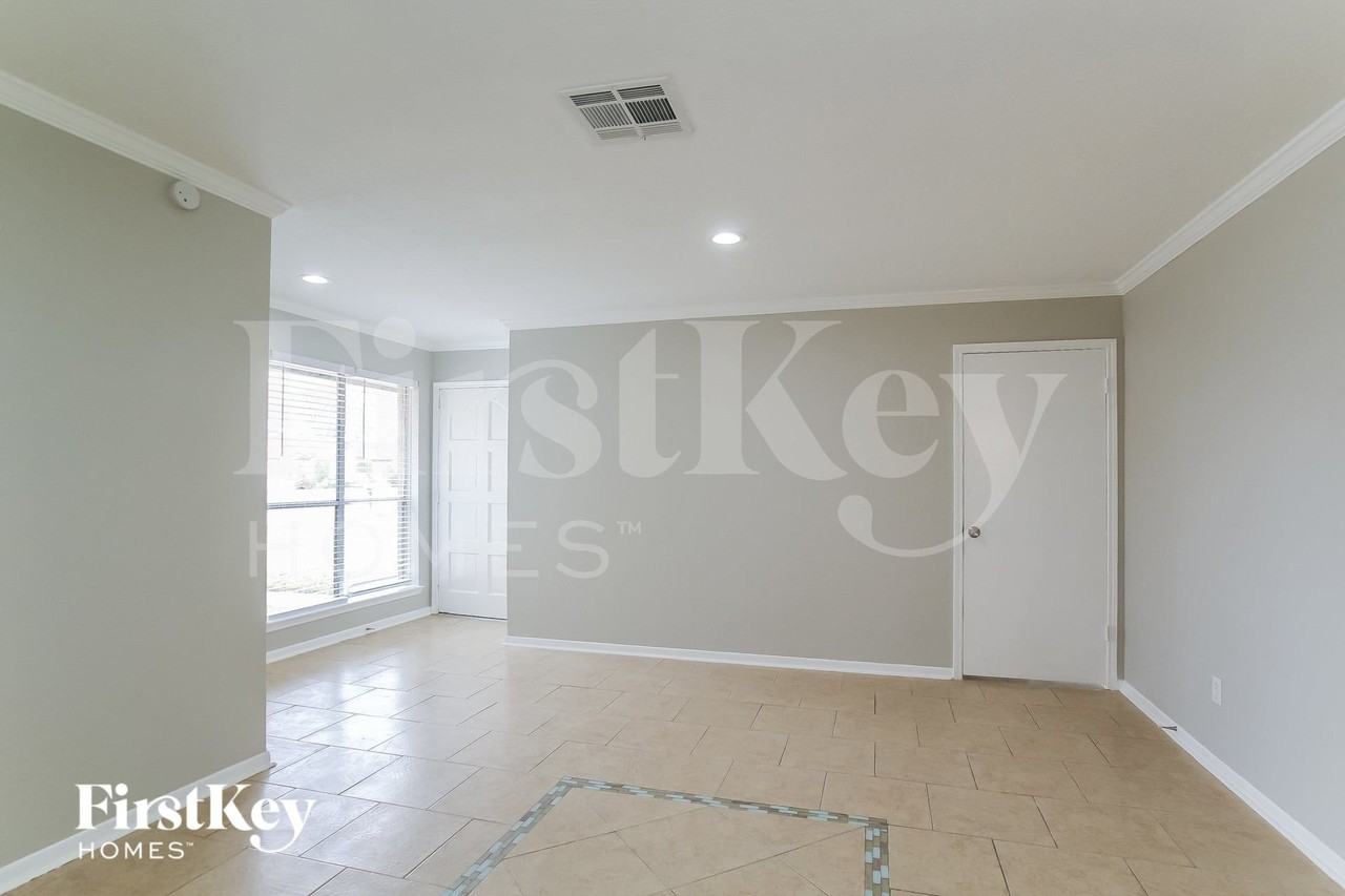 1710 Kenwick Pl - Photo 4 of 15