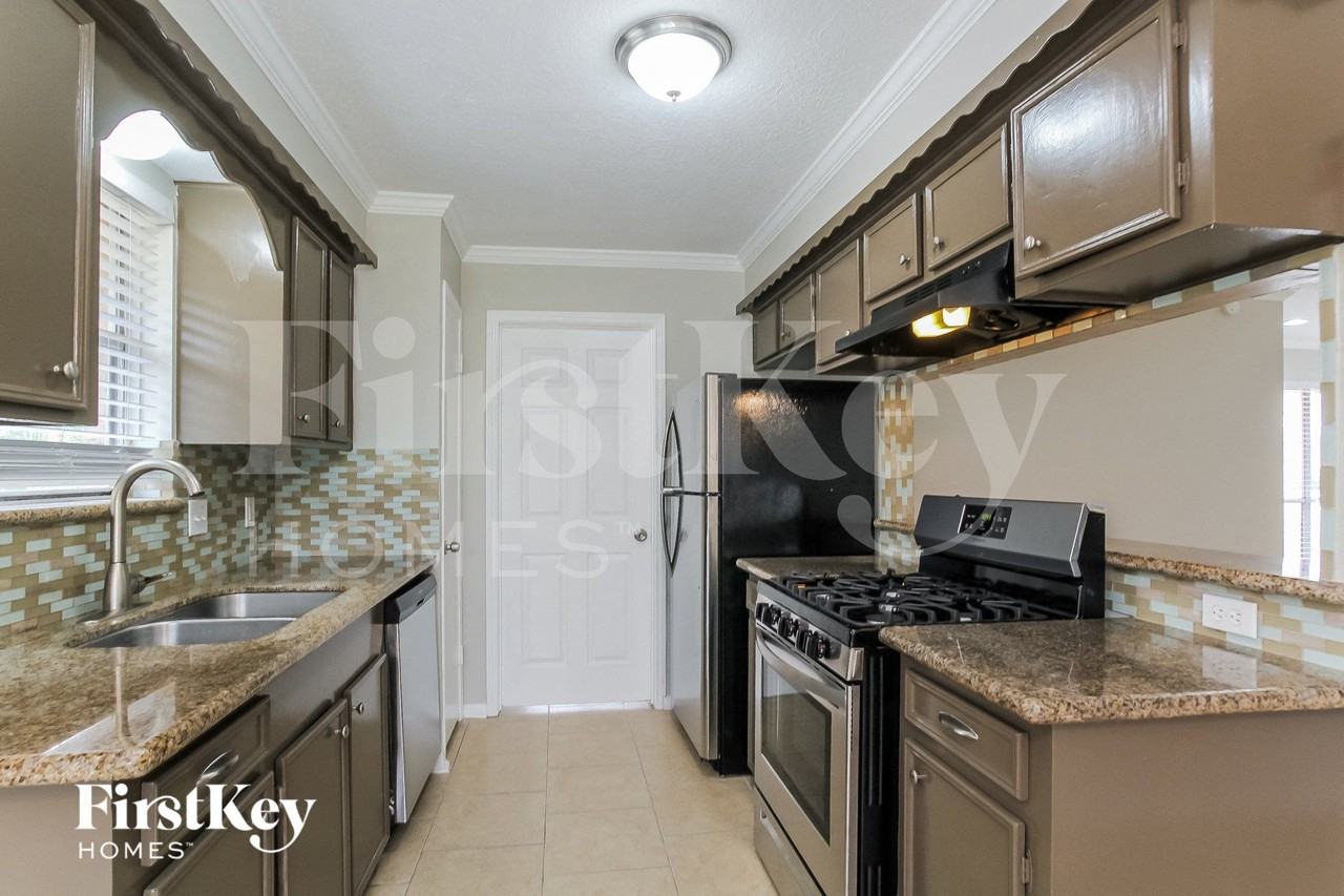 1710 Kenwick Pl - Photo 6 of 15