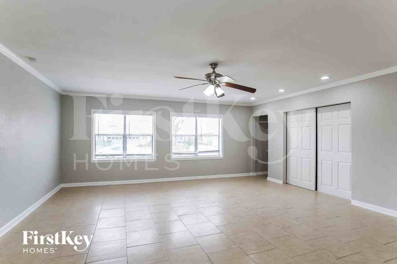 1710 Kenwick Pl - Photo 7 of 15