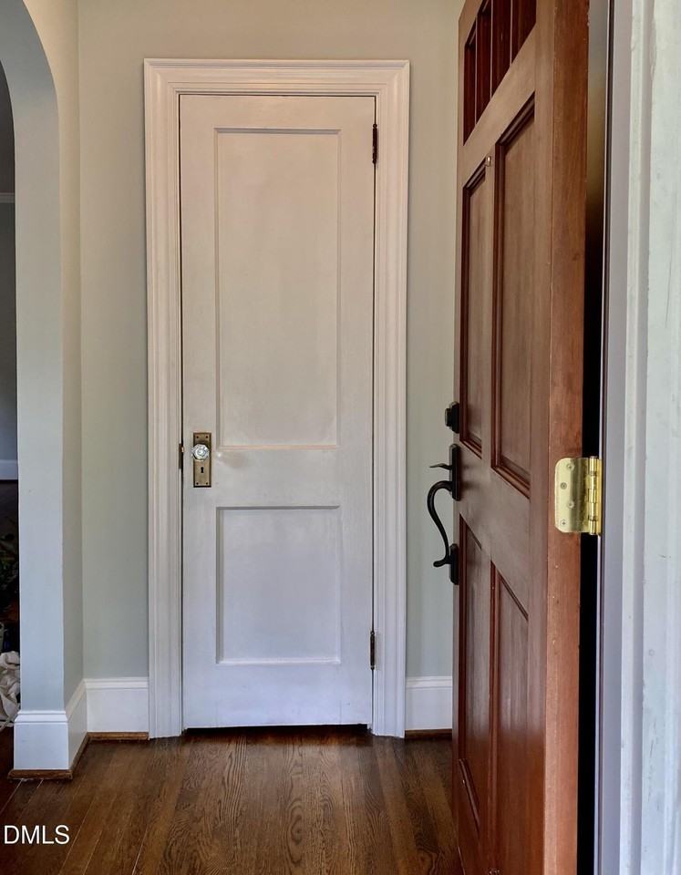 1317 Vickers Ave - Photo 4 of 31