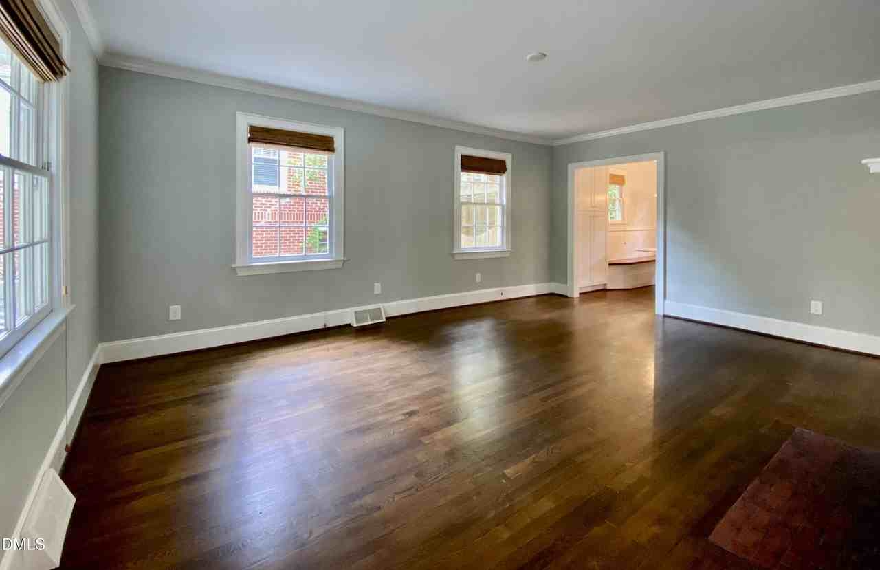 1317 Vickers Ave - Photo 5 of 31