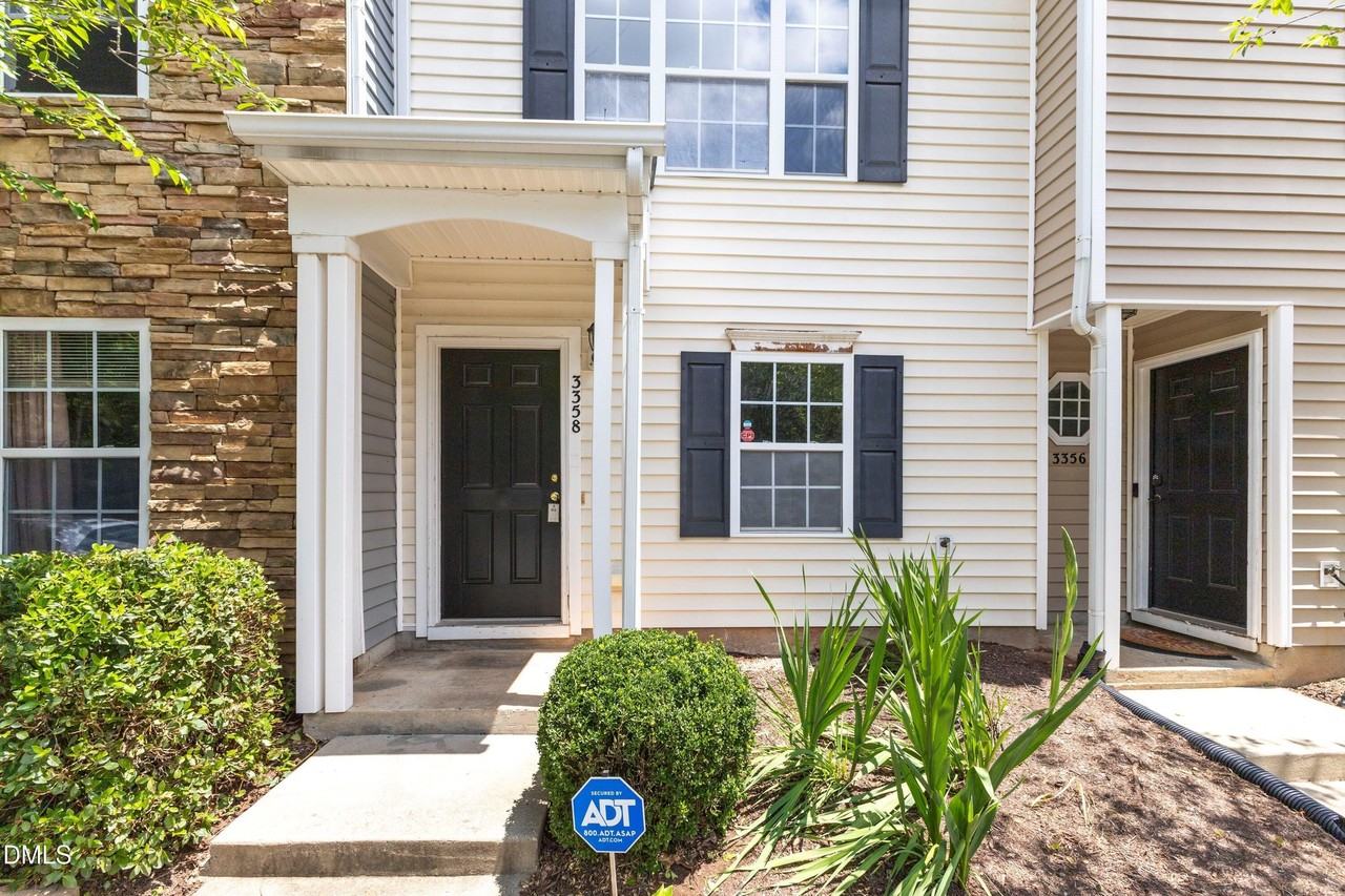 3358 Tarleton W - Photo 4 of 23