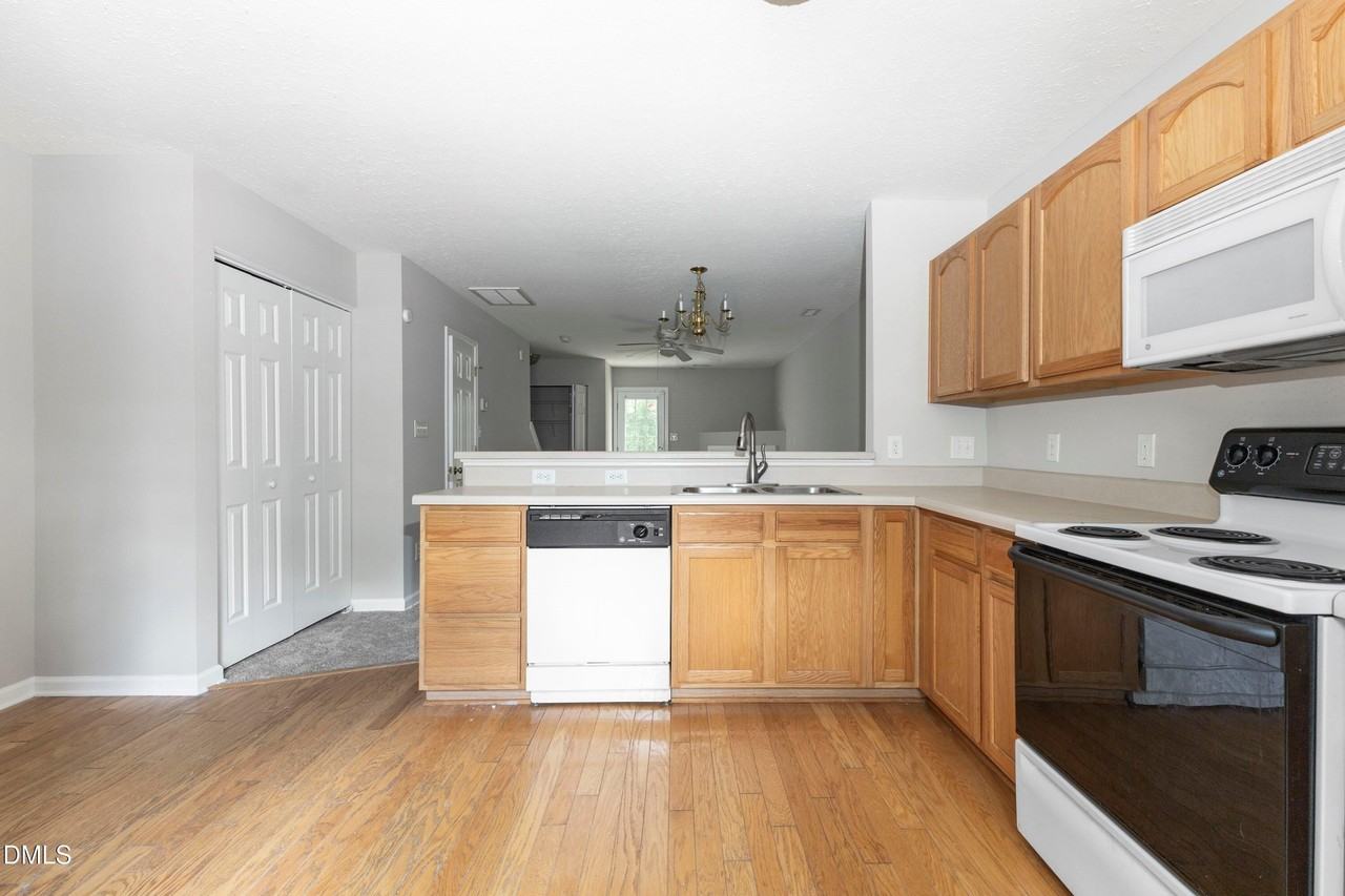 3358 Tarleton W - Photo 7 of 23