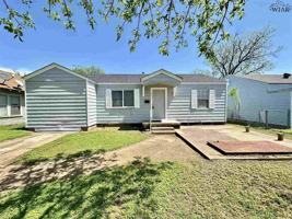 featured image of 2211 Fillmore St