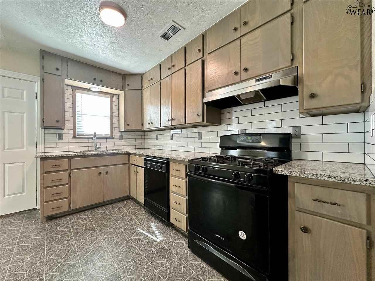 2211 Fillmore St - Photo 4 of 17