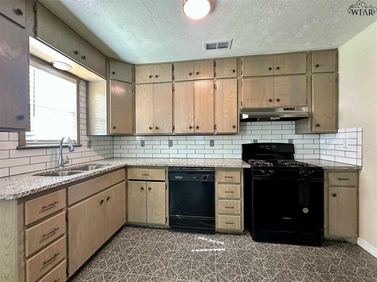 2211 Fillmore St - Photo 5 of 17