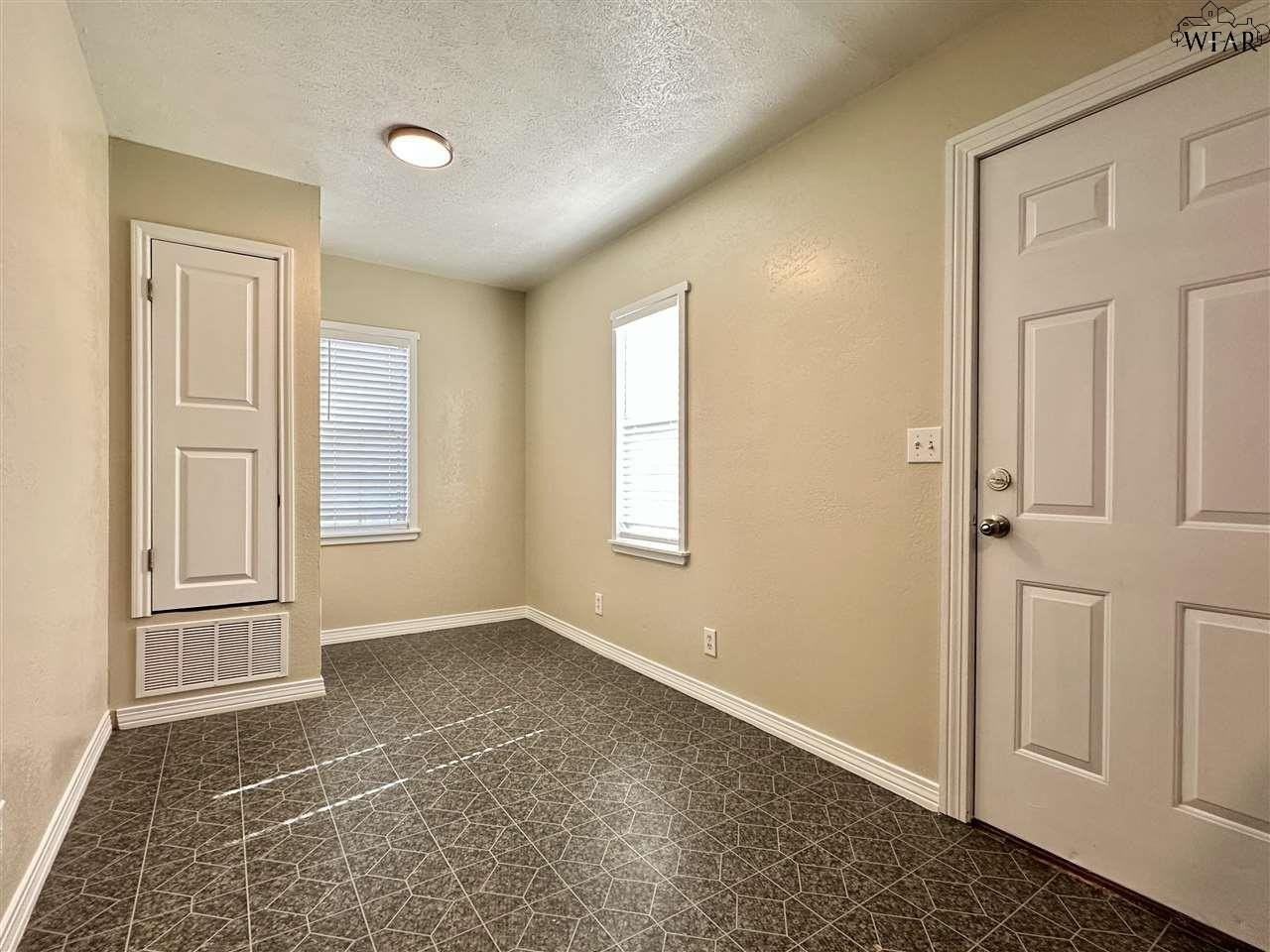 2211 Fillmore St - Photo 6 of 17