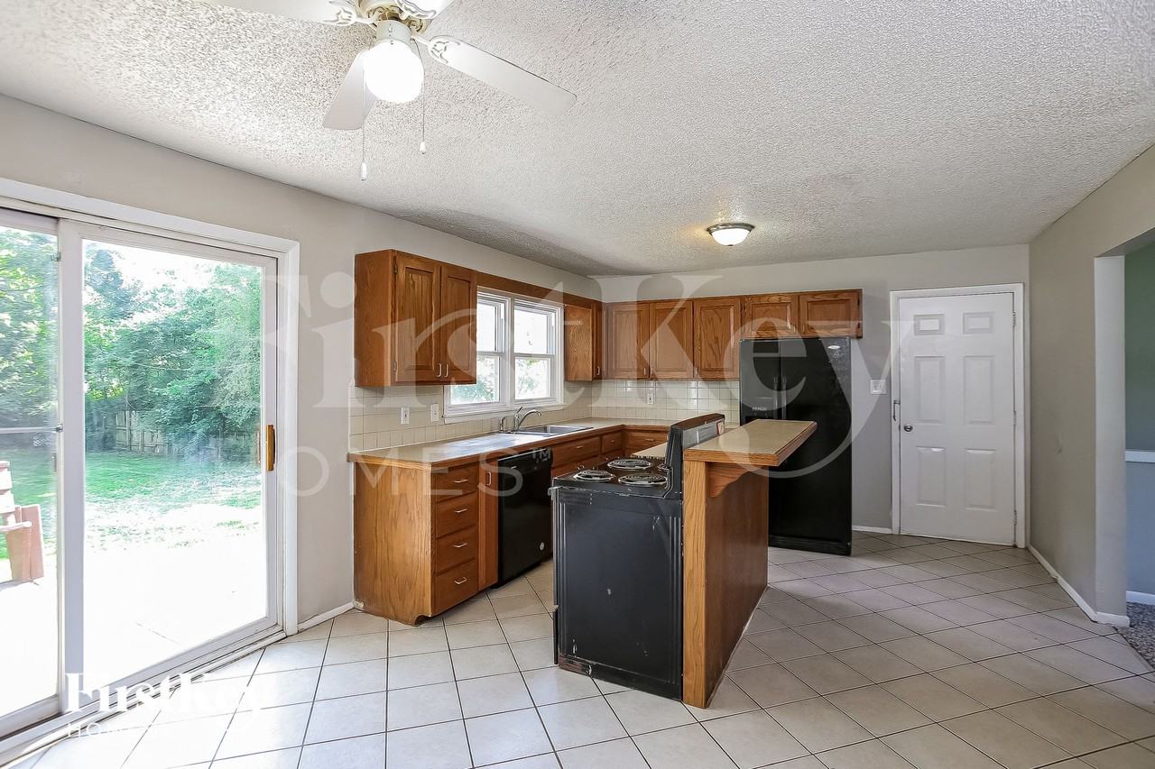 7211 E 87th St - Photo 5 of 15