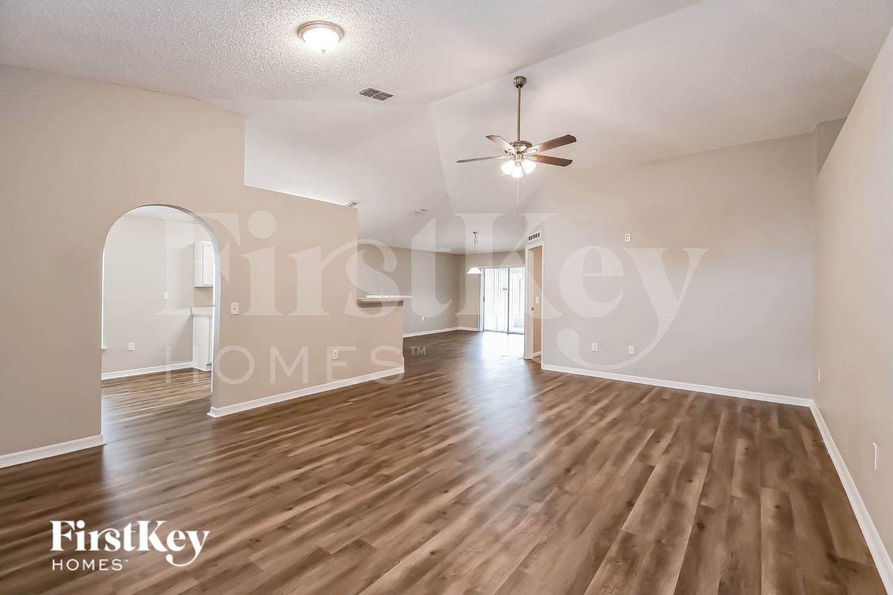 5508 Ortega Park Blvd - Photo 2 of 15