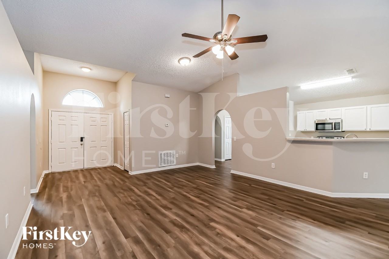 5508 Ortega Park Blvd - Photo 3 of 15