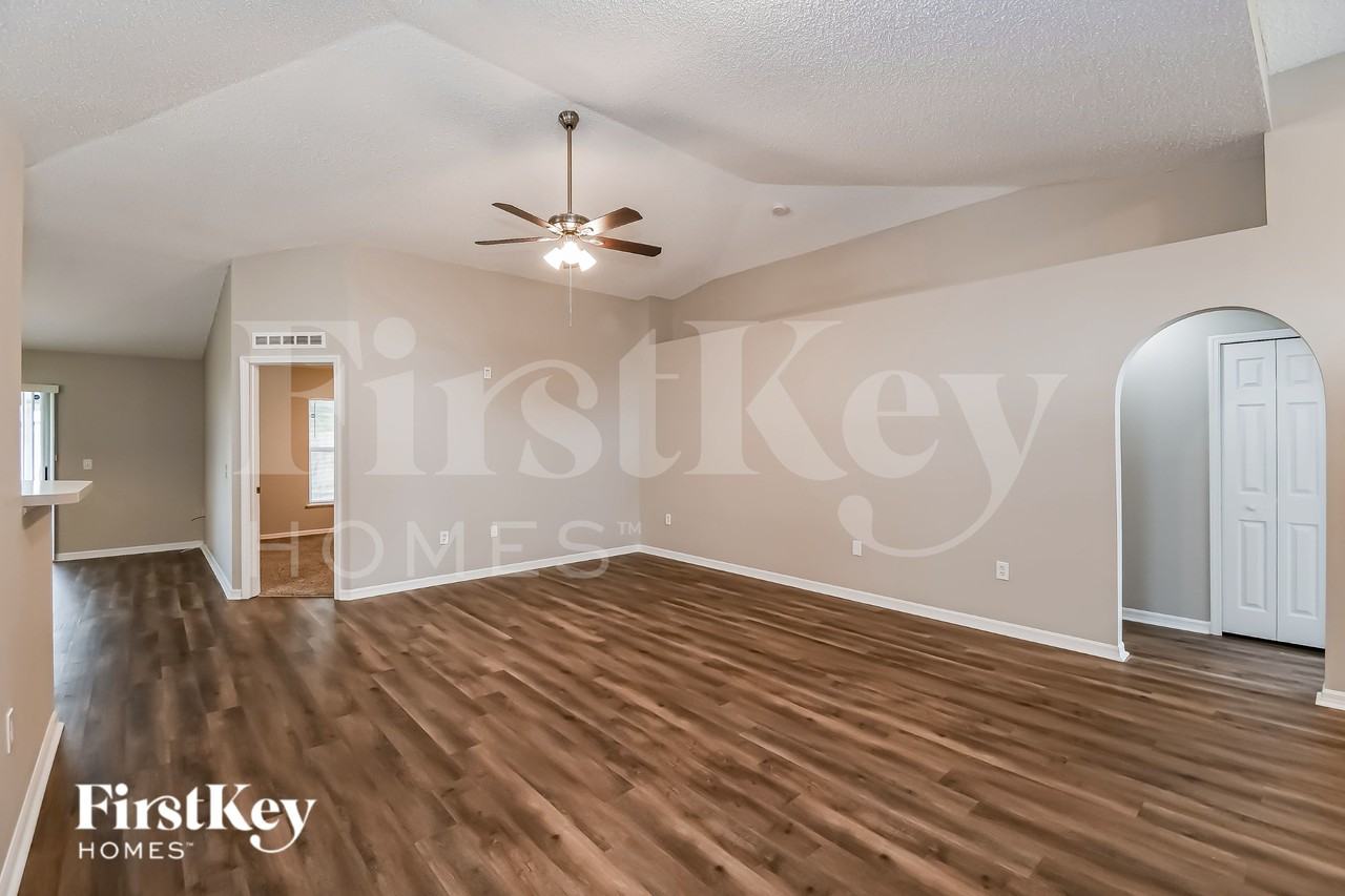 5508 Ortega Park Blvd - Photo 5 of 15