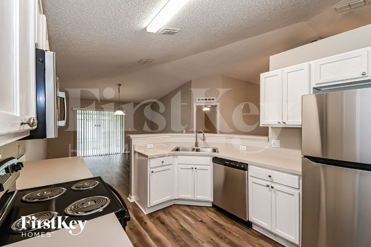 5508 Ortega Park Blvd - Photo 7 of 15