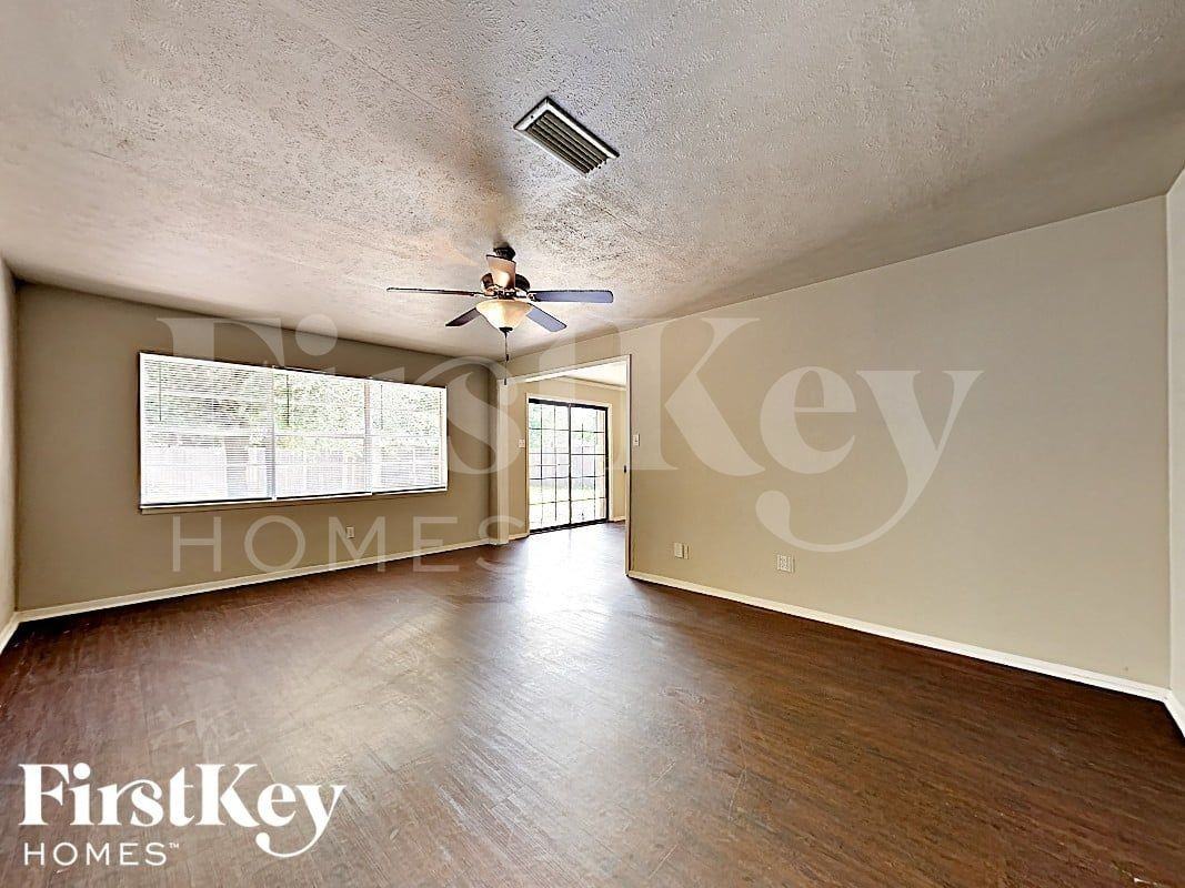 430 Kelly Ct - Photo 3 of 13