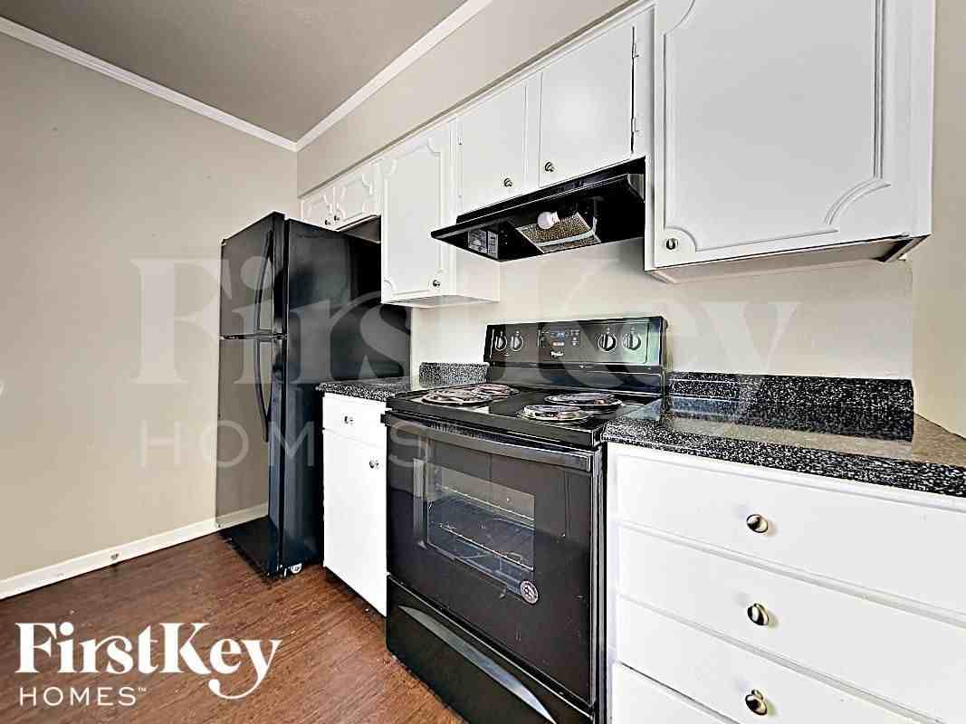 430 Kelly Ct - Photo 4 of 13