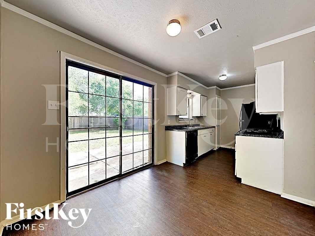 430 Kelly Ct - Photo 5 of 13