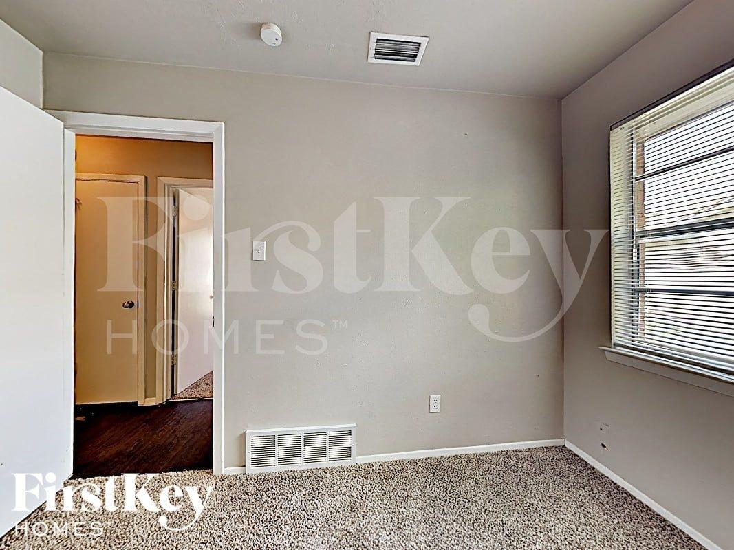 430 Kelly Ct - Photo 7 of 13