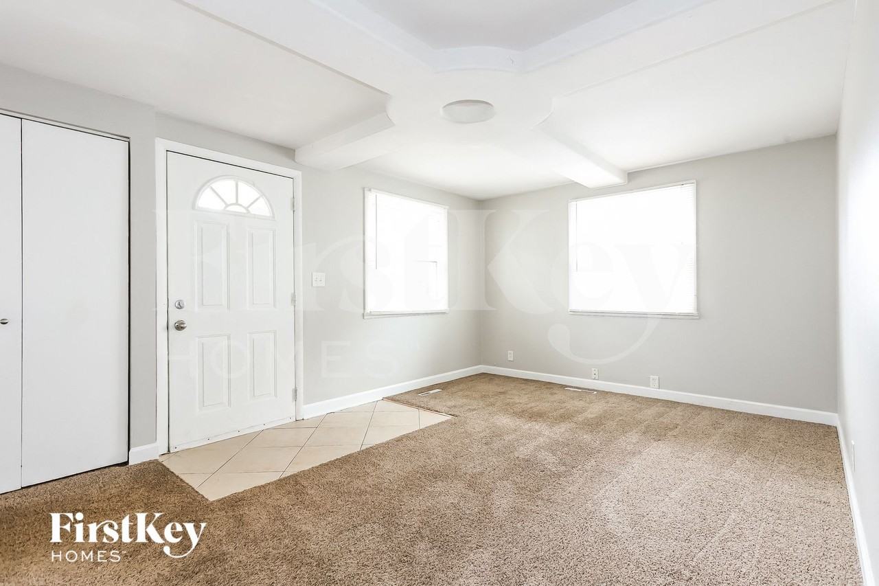 316 Amarillo Dr - Photo 3 of 14