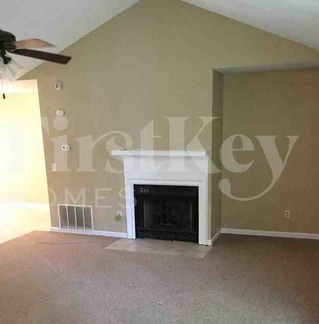 2347 Glencairn Ln Sw - Photo 2 of 8