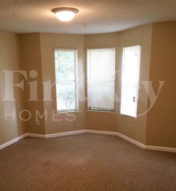 2347 Glencairn Ln Sw - Photo 5 of 8