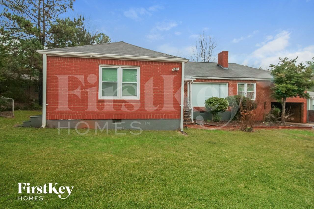 1648 Columbia Dr - Photo 3 of 15