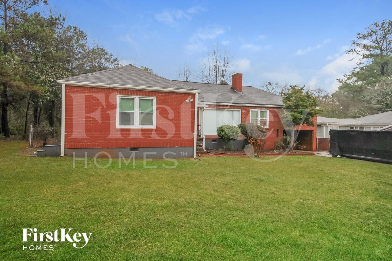 1648 Columbia Dr - Photo 4 of 15