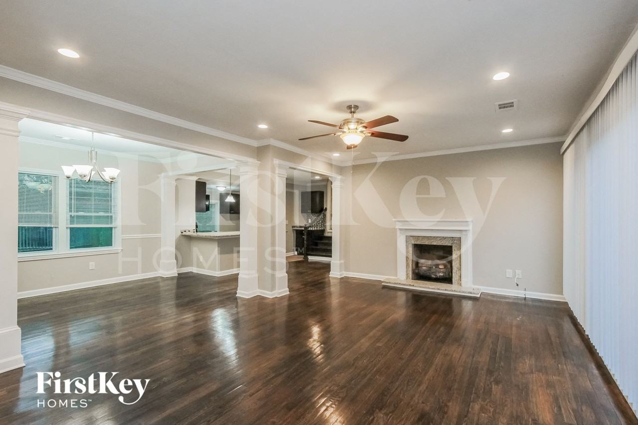 1648 Columbia Dr - Photo 5 of 15