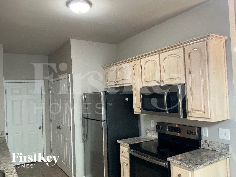 120 Pine Springs Rd - Photo 4 of 10