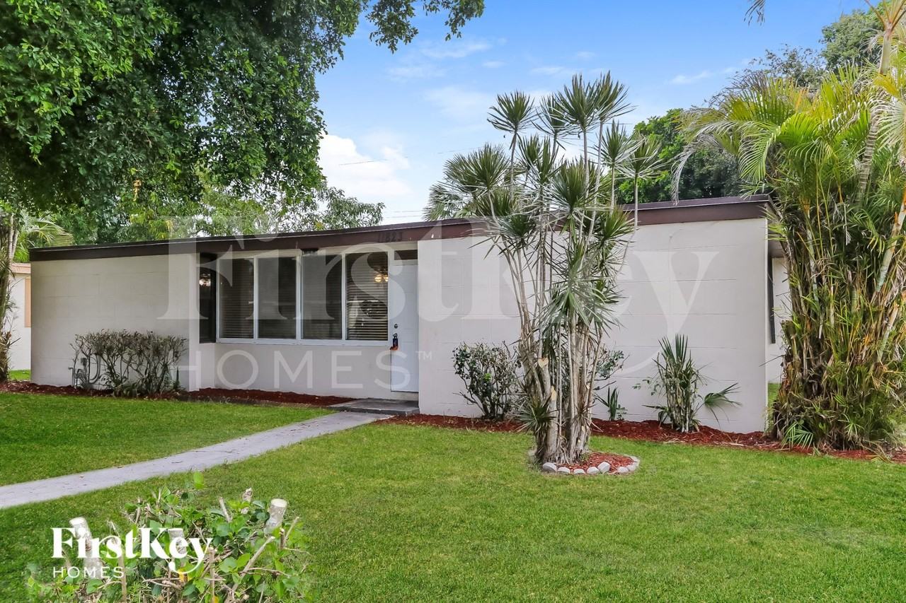11823 Dahlia Dr - Photo 3 of 15