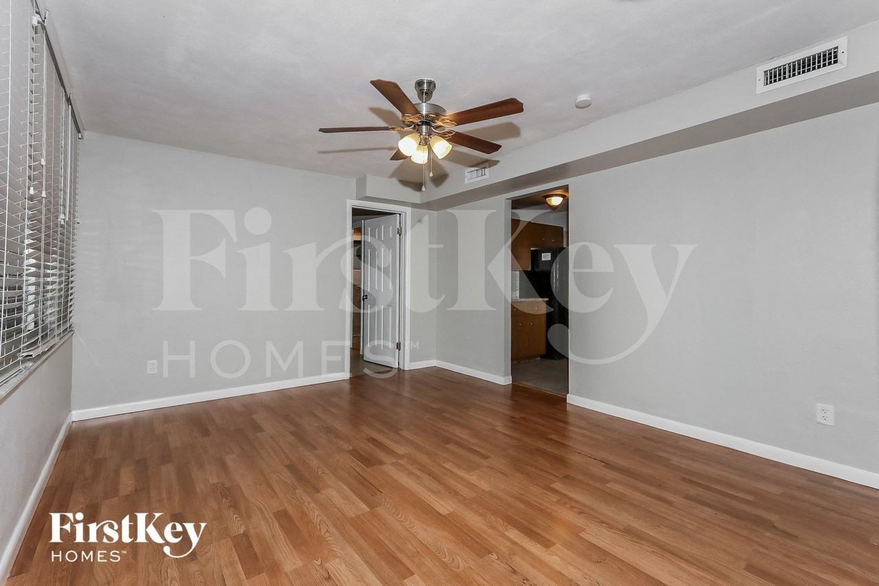 11823 Dahlia Dr - Photo 4 of 15
