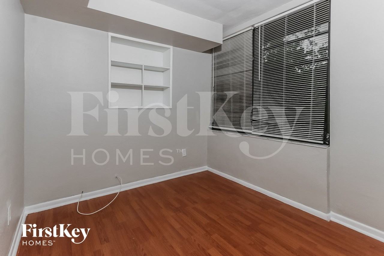 11823 Dahlia Dr - Photo 5 of 15