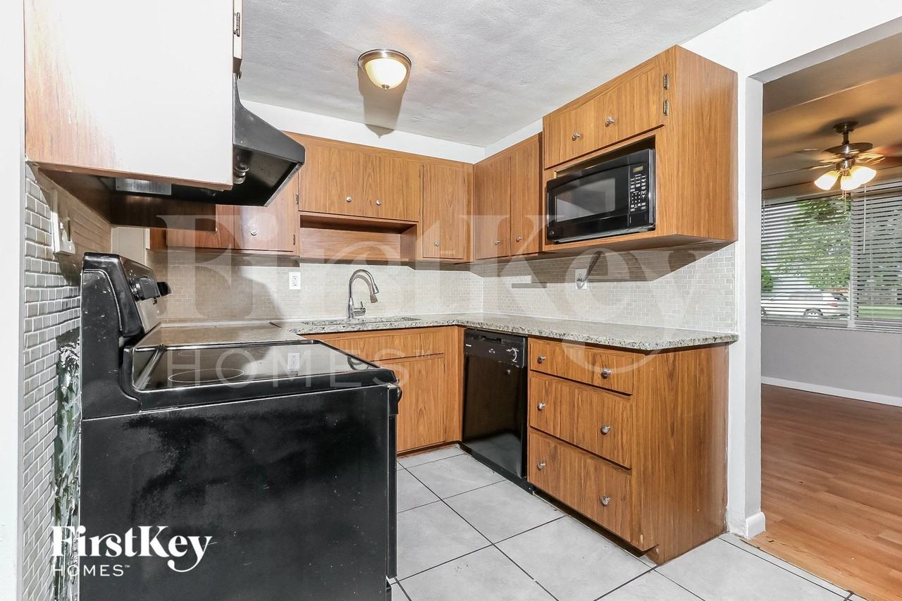11823 Dahlia Dr - Photo 6 of 15