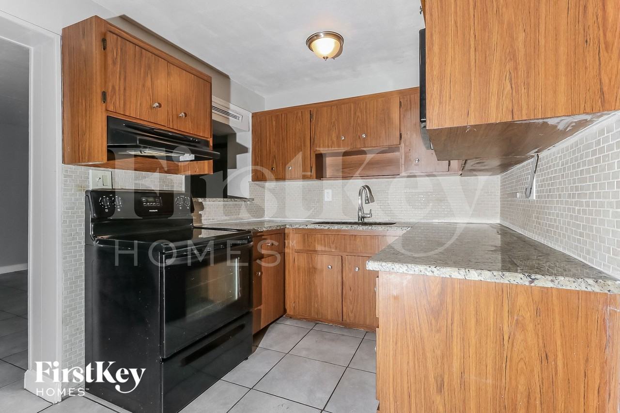 11823 Dahlia Dr - Photo 7 of 15