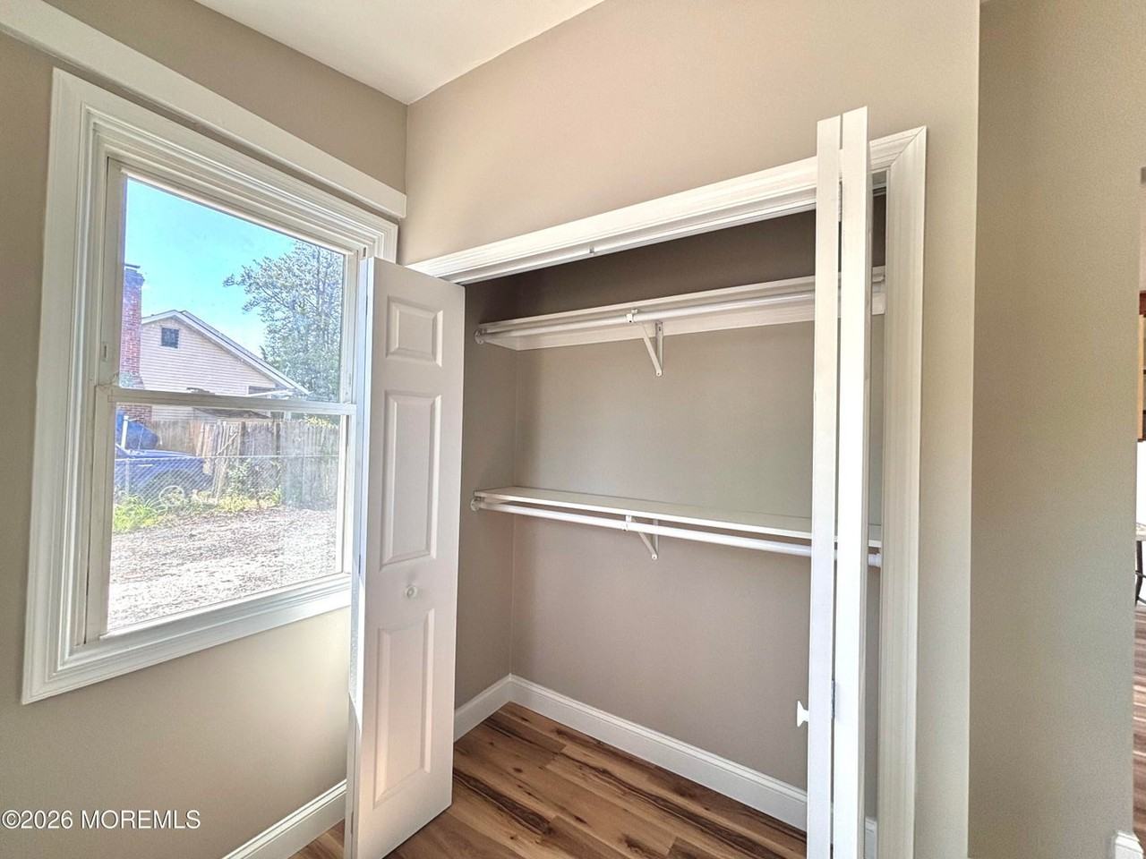 408 Forepeak Ave - Photo 4 of 33