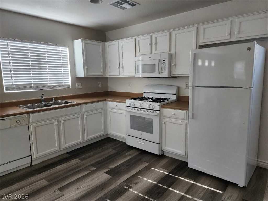5150 Starter Ave - Photo 3 of 8