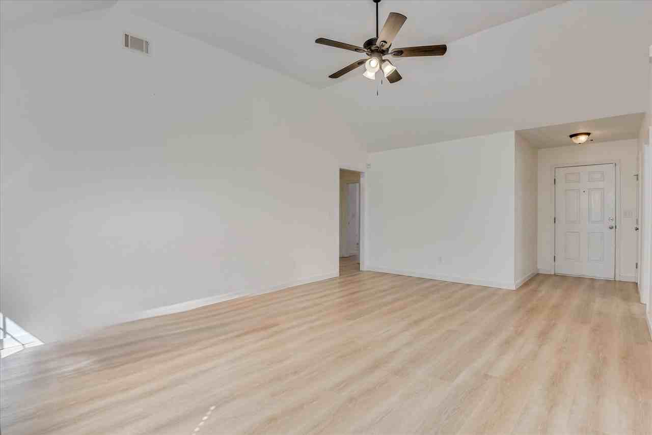 909 Watsonia Dr - Photo 3 of 33